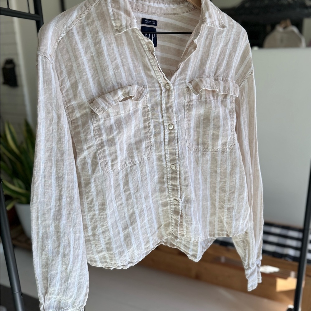 GAP Beige and White Linen Cropped Shirt
